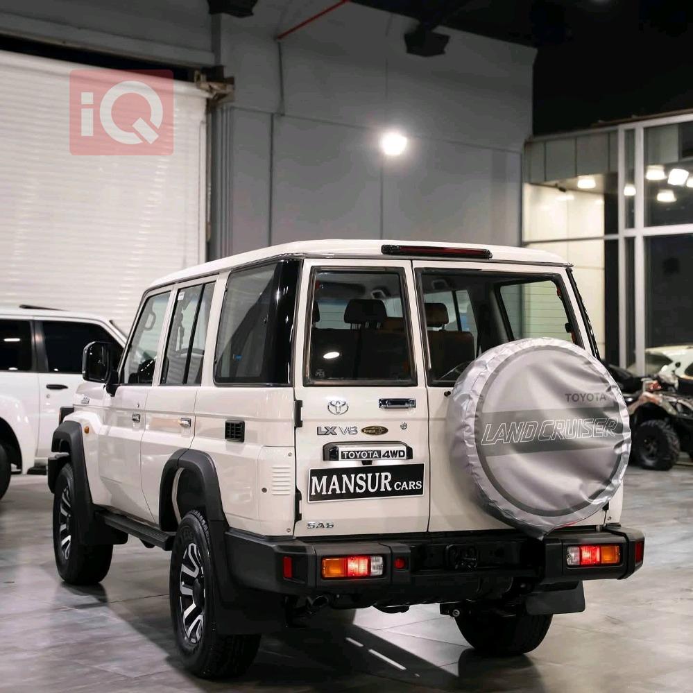 تۆیۆتا لاند کرۆزەر 76